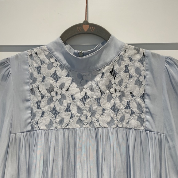 Elegant Classy Blue Women's Top - Picture 2 of 4